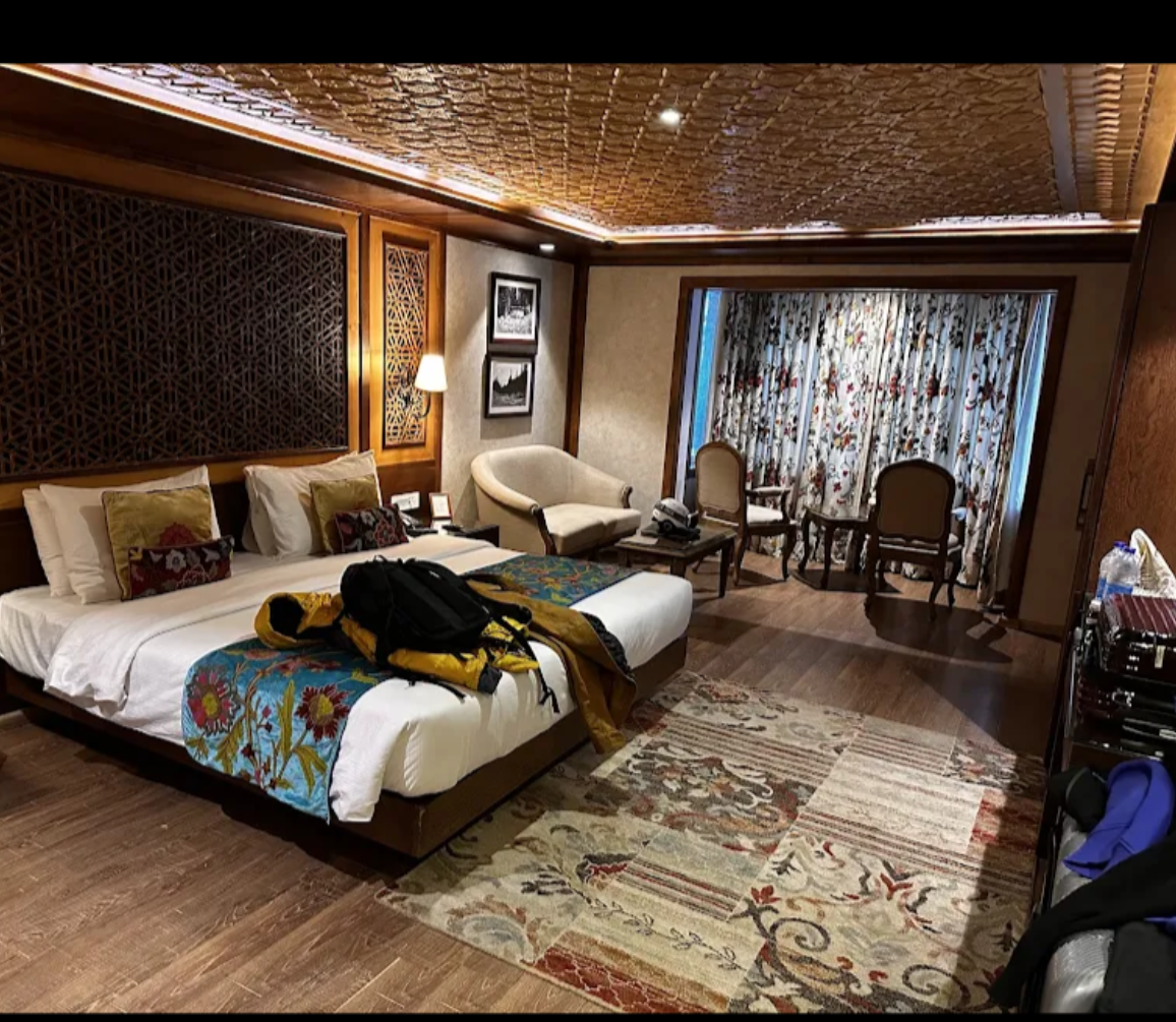 Kolahoi Green Heights  Hotel Image
