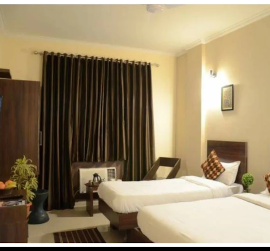 Hotel The Leaf Hotel Image