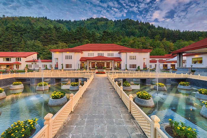 The Lalit Grand Palace Srinagar Hotel Image